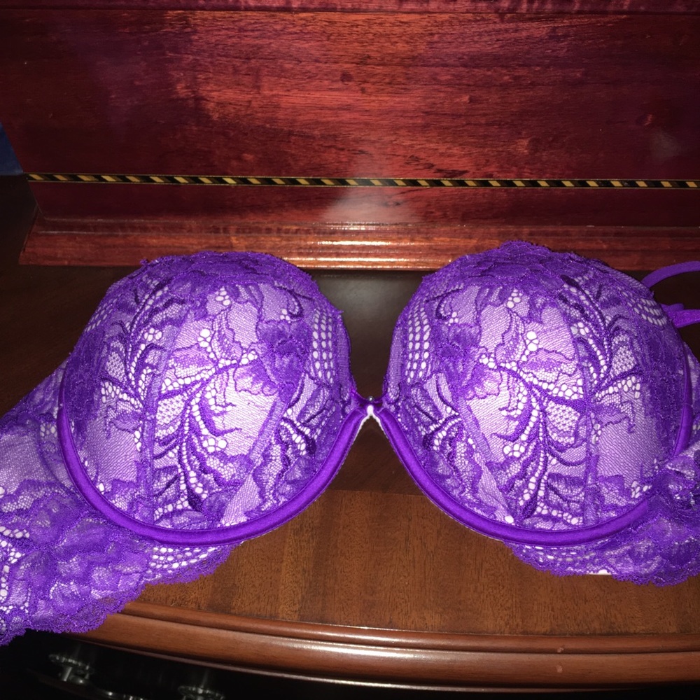 Victoria’s Secret Plunge Padded Bra 36D